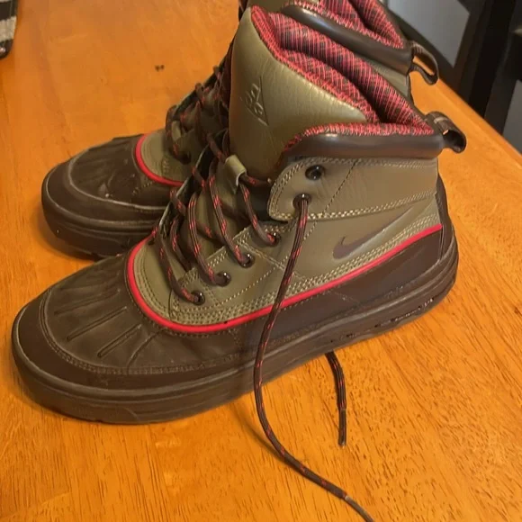 Nike Woodside ACG Hiking Trail Duck Brown/Green Boots (524872-236) Size 6y - Picture 4 of 10